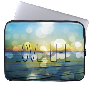 Abstract strand zonsopgang met Quote Laptop Sleeve