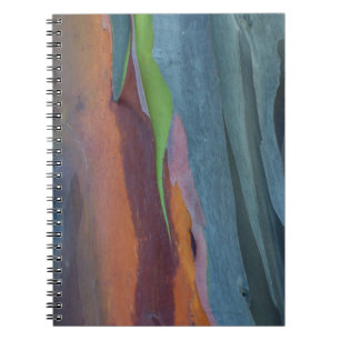 Abstract van regenbooggbomen notitieboek