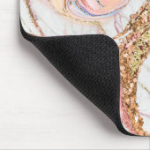 Abstract zwart roze en goudmarmer monogram muismat (Hoek)