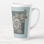 Abstracte beige lichtblauwe fractale kunstspiralen latte mok (Rechts)