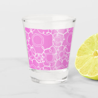 ABSTRACTE BLOEMMOTIEF IN ZACHT ROZE SHOT GLAS