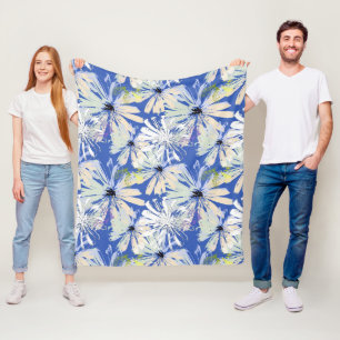 Abstracte camomiles op een blauwe achtergrond. fleece deken