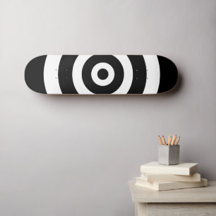 Abstracte cirkels op een zwart-witte skateboard