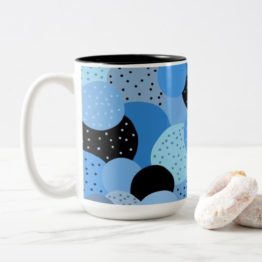 Abstracte Dotty Blue Circles Tweekleurige Koffiemok (Met donut)