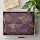 Abstracte gouddruiven en -bladeren op ontkoppeling tissuepapier (Geschenk)