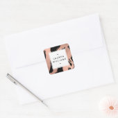 Abstracte goudpenseelstreken van Roos op zwart Vierkante Sticker (Envelop)