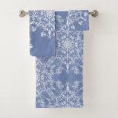 Abstracte Lacy Fractal Snowflake op blauwe achterg Bad Handdoek (Insitu)