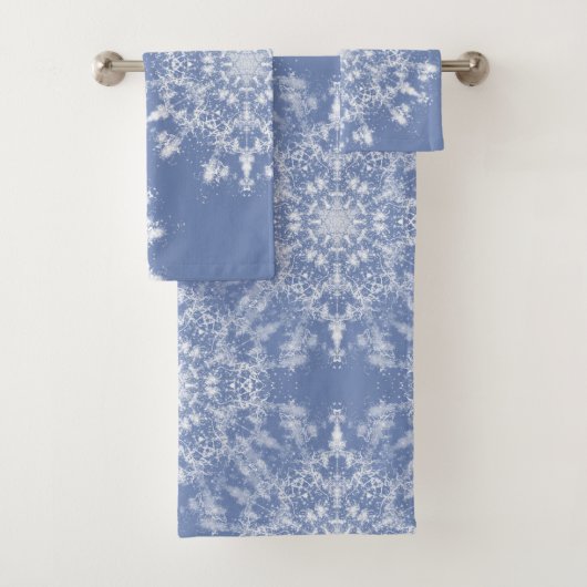Abstracte Lacy Fractal Snowflake op blauwe achterg Bad Handdoek (Insitu)