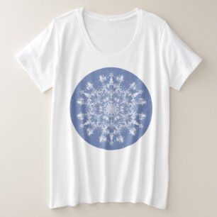 Abstracte Lacy Fractal Snowflake op blauwe achterg Grote Maat T-shirt