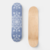 Abstracte Lacy Fractal Snowflake op blauwe achterg Skateboard (Voorkant)