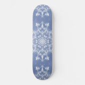 Abstracte Lacy Fractal Snowflake op blauwe achterg Skateboard (Voorkant)
