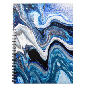 Abstracte marmervloeistof textuur in zilverwit gla notitieboek