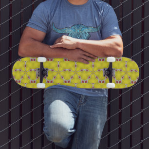 Abstracte rode en witte sterren op geel skateboard