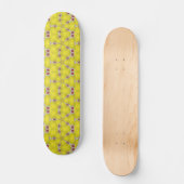 Abstracte rode en witte sterren op geel skateboard (Voorkant)