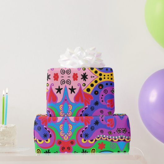 Abstracte rode harten op roze cadeaupapier (Feestgeschenken)