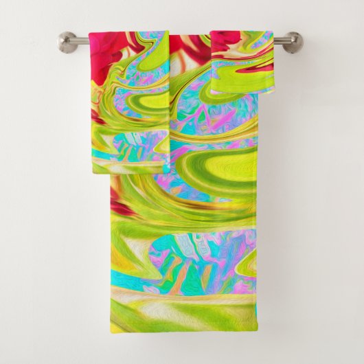 Abstracte rode roze op Geel en Aqua Swirl Bad Handdoek (Insitu)