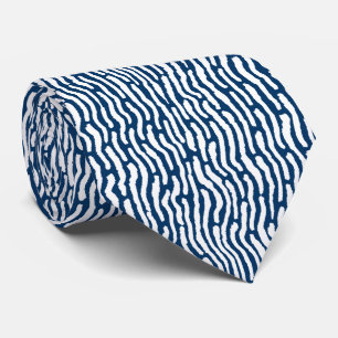 Abstracte sjiitische stijlstrips - wit op blauw stropdas