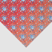 Abstracte sneeuwvlokken met rode en blauwe kerst tissuepapier (Detail)