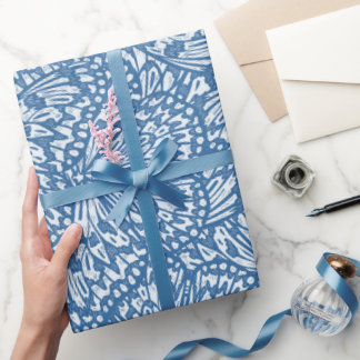 Abstracte vlinderdierenprint in blauw cadeaupapier