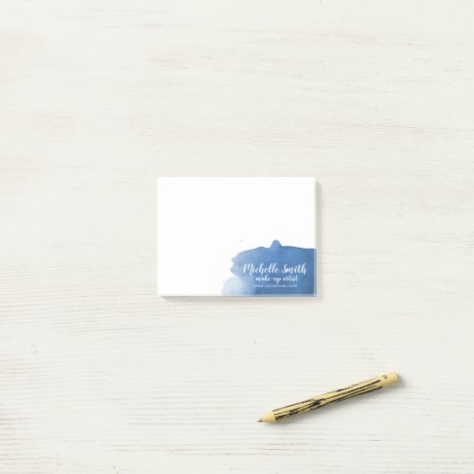 Abstracte waterverf blauwe kleur spatpenseelstreek post-it® notes (Op bureau)