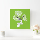 Abstracte witte cirkelboom en naam kalkgroen vierkante klok (Huis)