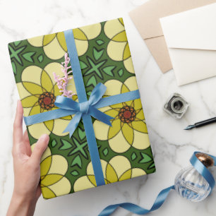 Abstracte, zonnige gele madeliefjes en groene blad cadeaupapier