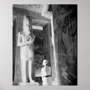 Abu Simbel Egypte, Toerist in de tempel (NR) Poster