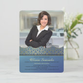 Accompli Graduation Photo Invitation (Debout devant)