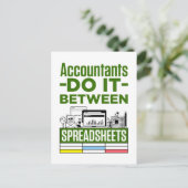 Accountants doen het tussen spreadsheets briefkaart (Staand voorkant)