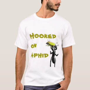 Accroché sur le T-shirt d'aphis
