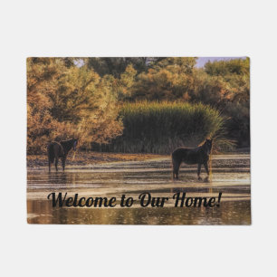 Accueil de cheval sauvage à notre tapis de porte