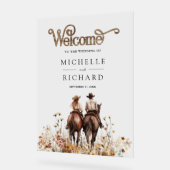 Accueil de mariage de couple occidental à cheval (Angle)