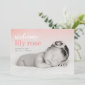 Accueil moderne Faire-part de naissance fille bébé (Debout devant)