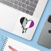 Ace Pride Dripping Heart Sticker (Laptop met iPhone)