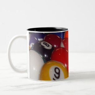 Achtbal de traditionele kleuren, tweekleurige koffiemok