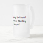 Achter elke brickwall zit.. matglas bierpul (Voorkant rechts)