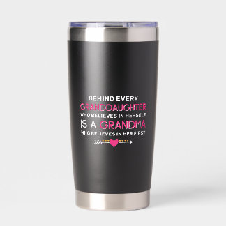 Achter elke kleindochter staat een oma geïsoleerde drinkbeker