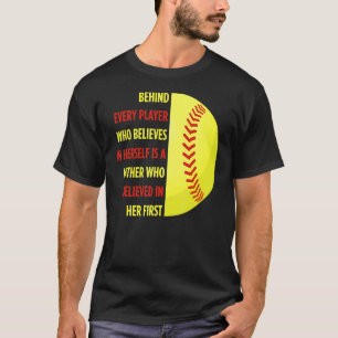 Achter elke speler is een vader Softball papa Daug T-shirt
