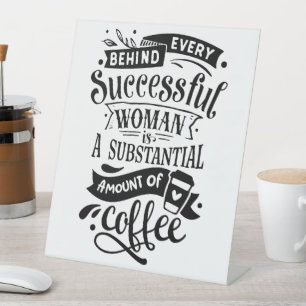 Achter elke succesvolle vrouw zit koffie reclamebord met voetstuk