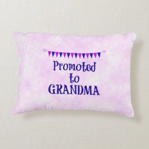 Achtergrond "promoot naar oma" roze achtergrond decoratief kussen