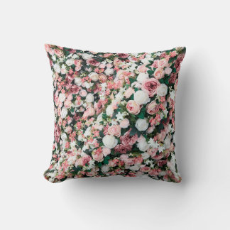 Achtergrond van fel kleurrijke kunstbloemen. kussen