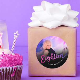 Achttien 18e Verjaardagsfoto paarse roze zwart Ronde Sticker