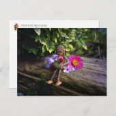Acorn elf fille avec des fleurs carte postale (Devant / Derrière)