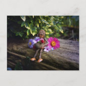 Acorn elf fille avec des fleurs carte postale (Devant)