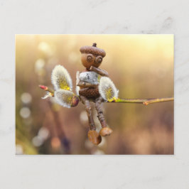 Acorn elf met briefkaart van catkins Spring
