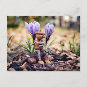 Acorn elf wacht op het briefkaart in de lente