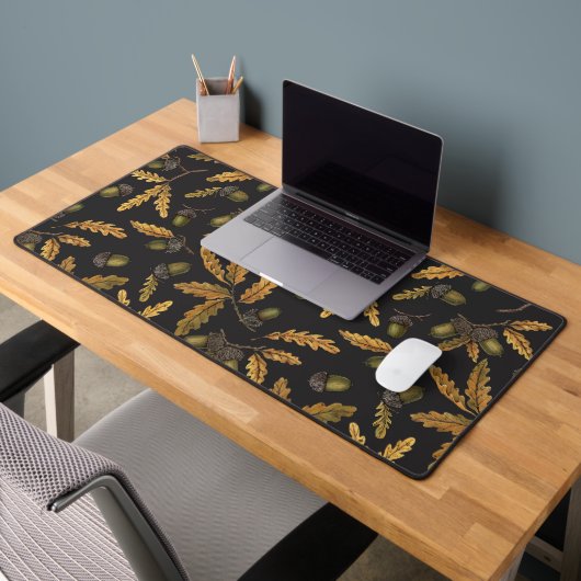 Acornes et feuilles de chêne sur noir (Bureau 2)