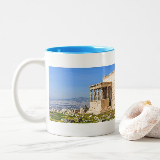 Acropolis hill, Athene, Griekenland Tweekleurige Koffiemok (Met donut)