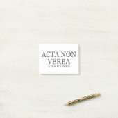 Actie niet woorden - donker post-it® notes (Op bureau)