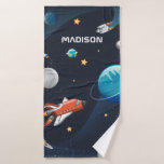 Activité spatiale dans la Galaxie Personnalisée<br><div class="desc">Cute espace extérieur Serviette de bain vous pouvez ajouter un nom pour le rendre personnel. Découvrez les autres objets de cette collection ci-dessous comme l'oreiller à jeter pour correspondre à cette serviette de bain cool. Ajoutez le nom en cliquant sur le lien "Personnaliser" ci-dessus</div>